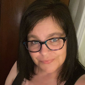 Meet your Posher, Lora